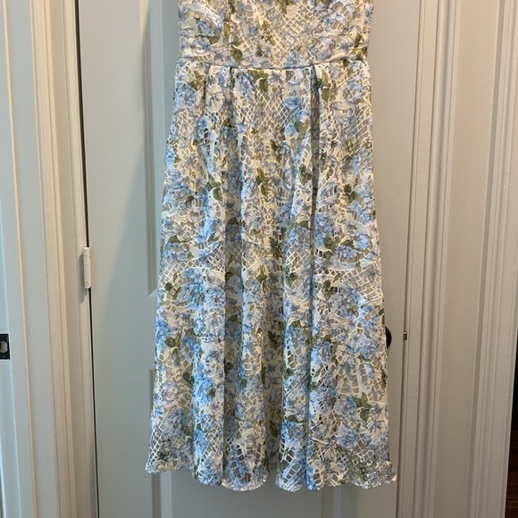 Eyelet midi dress - Picture 3 of 6